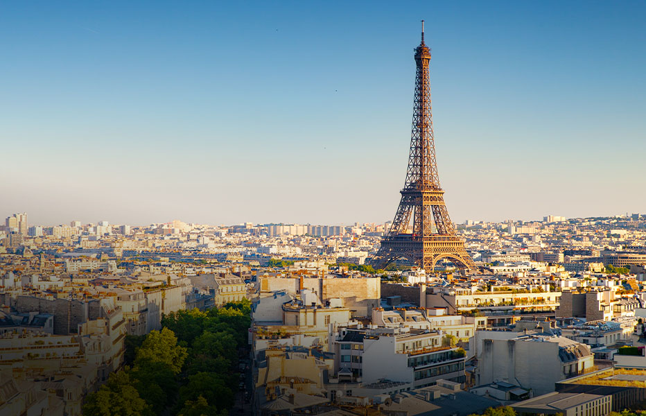 teacher travel groups viewing Eiffel tower in Paris